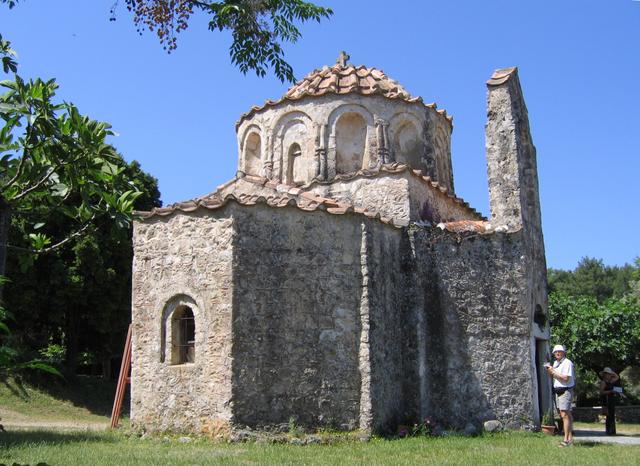 Wnętrze wyspy - kościół Św. Mikołaja od Orzechów Laskowych 2