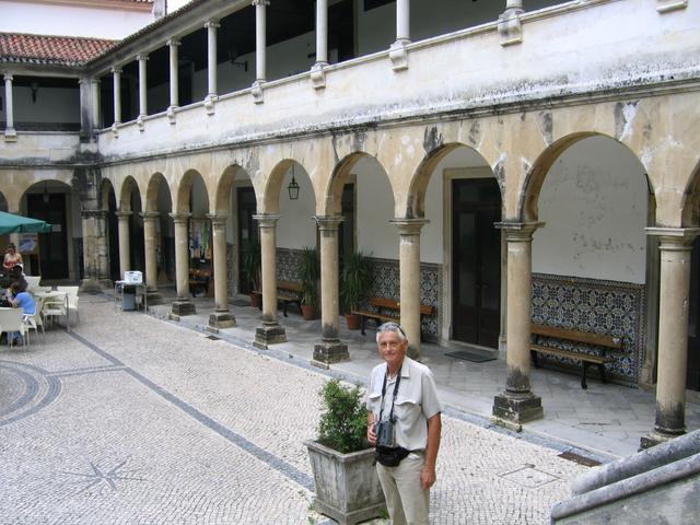 Coimbra - uniwersytet - krużganki pałacu