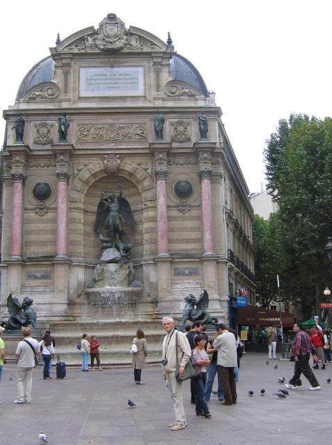 Fontanna przed Boulevard St. Michel