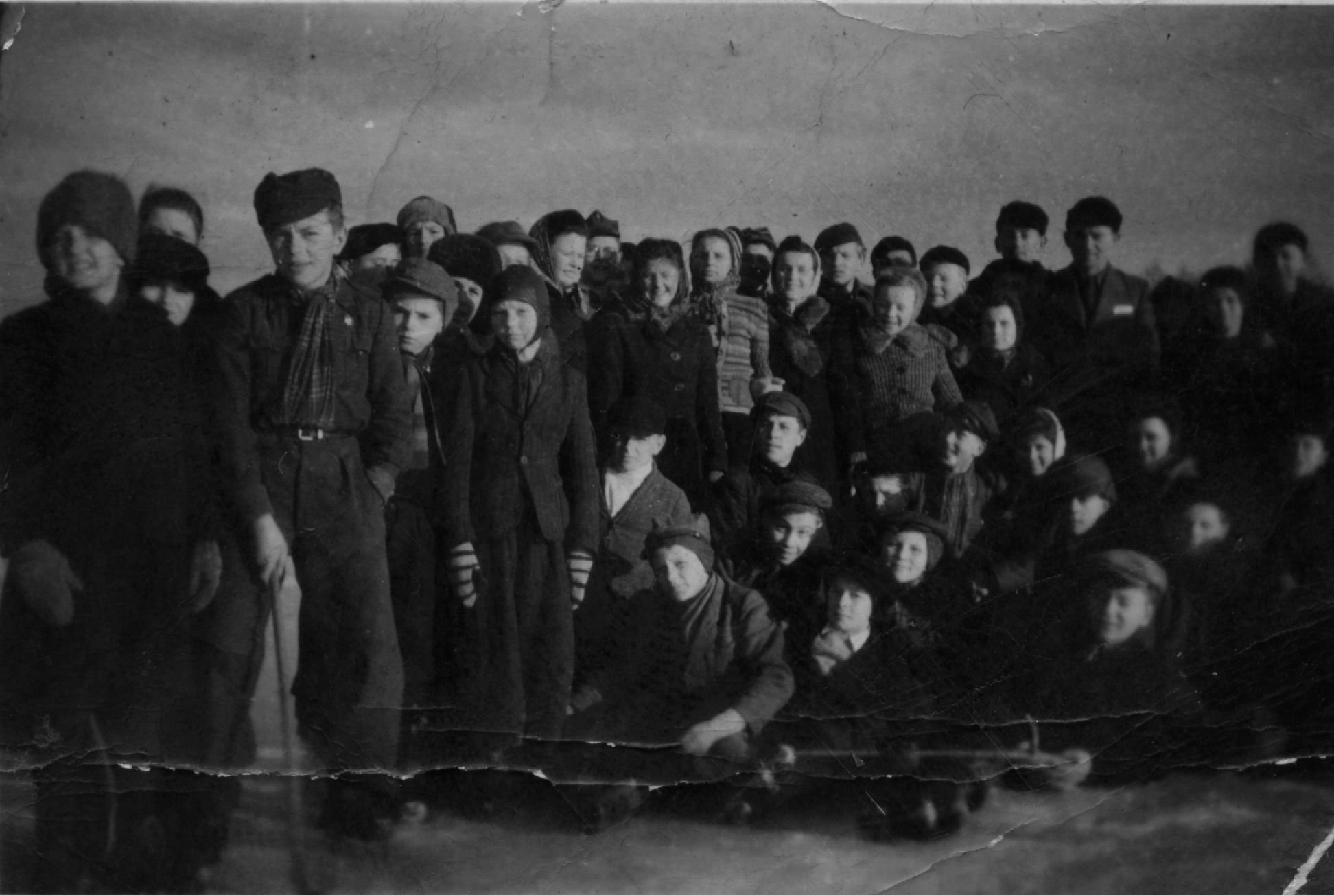 Ze szkołą na zamarzniętym jeziorze w Dębnie