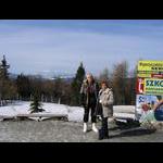 Szczyt Jaworzyny Krynickiej z widokiem na Tatry