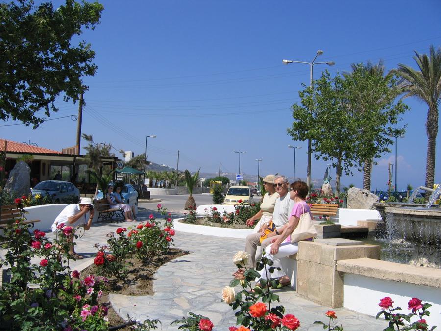 Faliraki - na placu przed hotelem