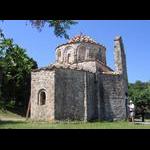 Wnętrze wyspy - kościół Św. Mikołaja od Orzechów Laskowych 2