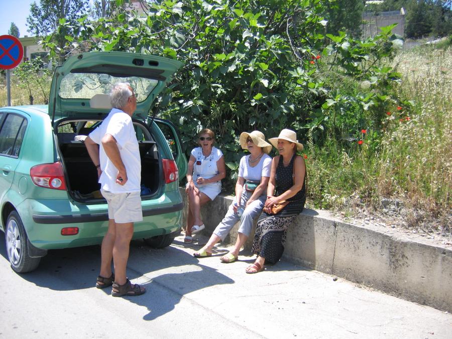 Wnętrze wyspy - w Embonas po degustacji miejscowego wina (1)