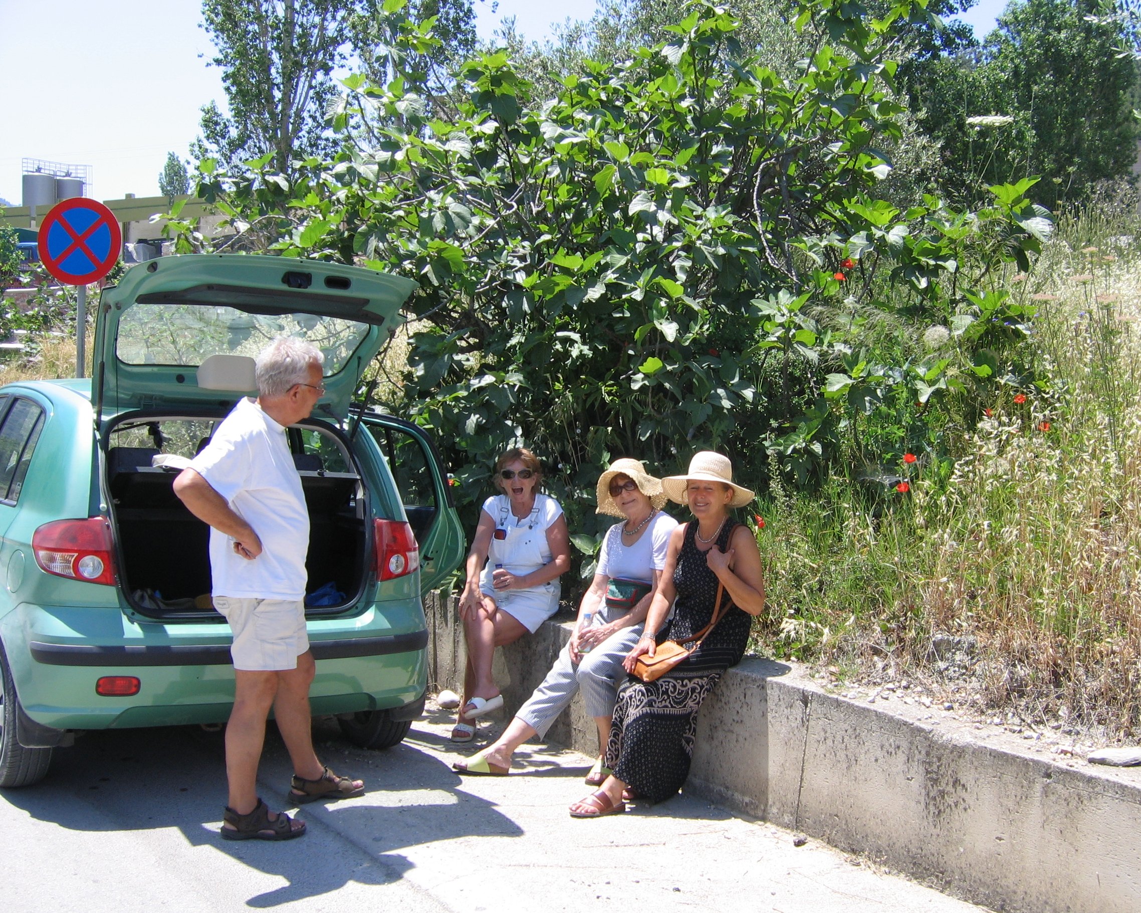 Wnętrze wyspy - w Embonas po degustacji miejscowego wina (2)