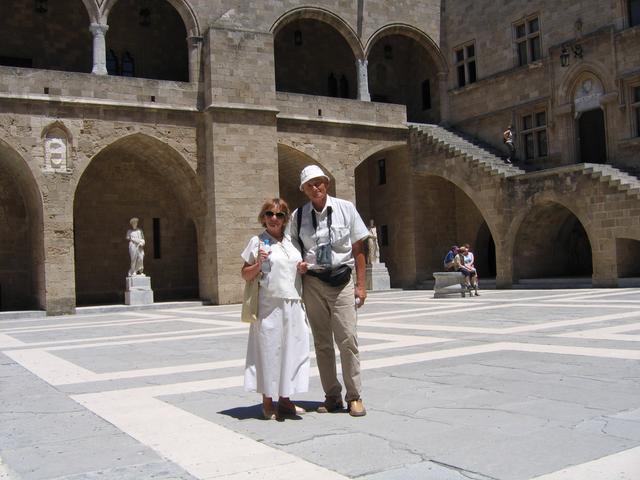 Rodos - dziedziniec Pałacu Wielkich Mistrzów