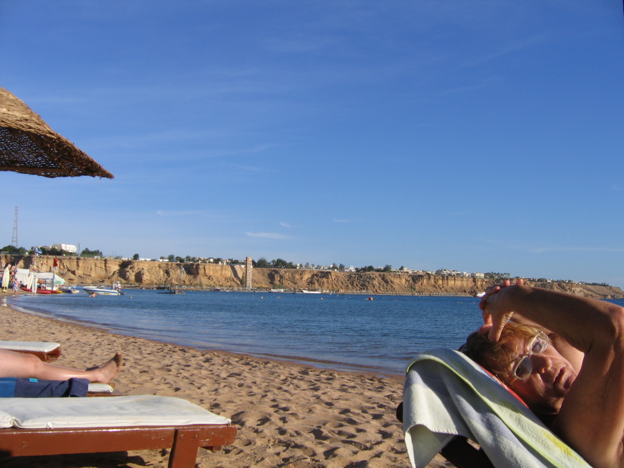 Na hotelowej plaży 2