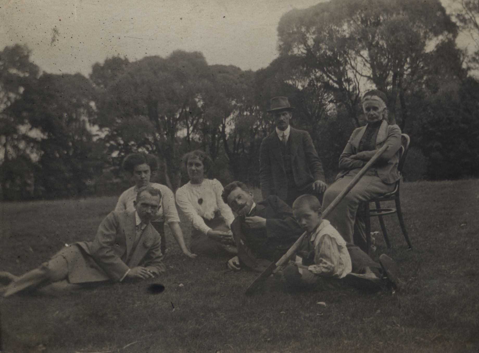 Litwa, Rawszki od lewej: Zdzisław, NN , Zofia, NN, Edward, Władek, NN