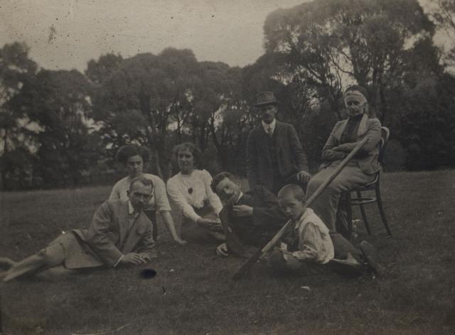 Litwa, Rawszki od lewej: Zdzisław, NN , Zofia, NN, Edward, Władek, NN