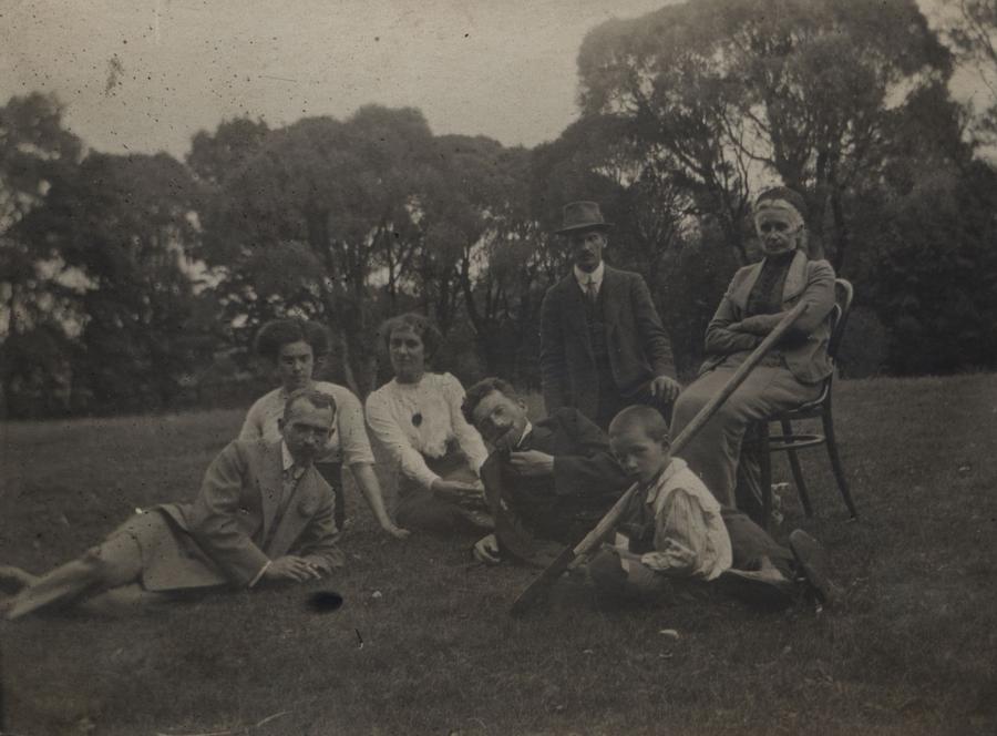 Litwa, Rawszki od lewej: Zdzisław, NN , Zofia, NN, Edward, Władek, NN