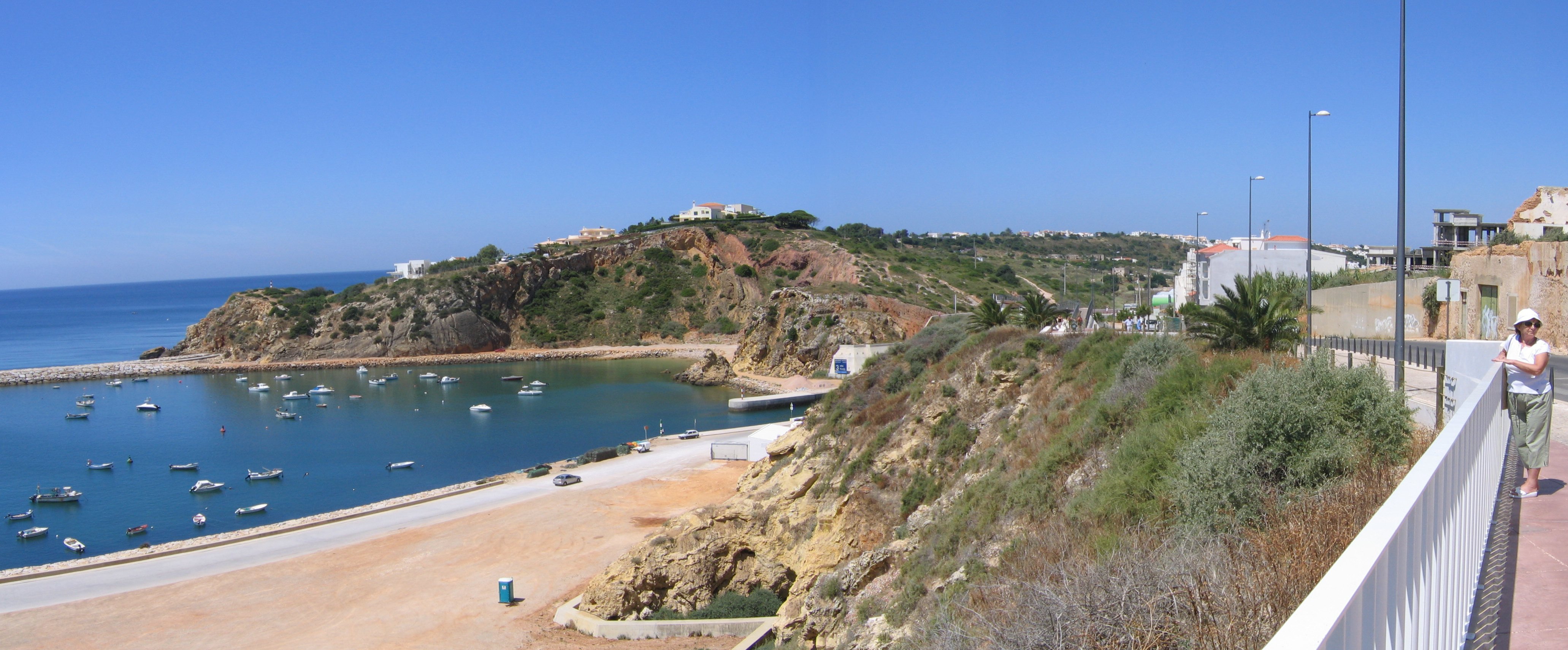 Algarve - Albufeira - port rybacki i wejscie do portu jachtowego