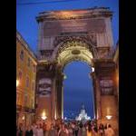 Lizbona - brama na plac Comercio wieczorem