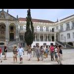 Coimbra - dziedziniec uniwersytecki z wejściem do pałacu