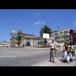 Porto - Praca de Comes z parą kościołów na środku