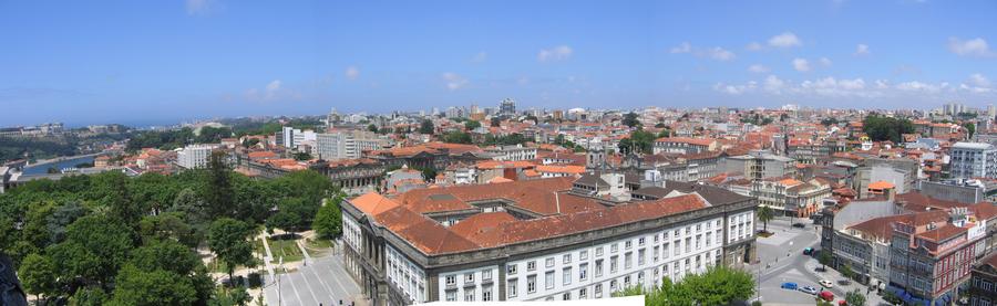 Porto - panorama z Torre dos Clerigos (z lewej ujście Douro, z prawej Praca de Comes)