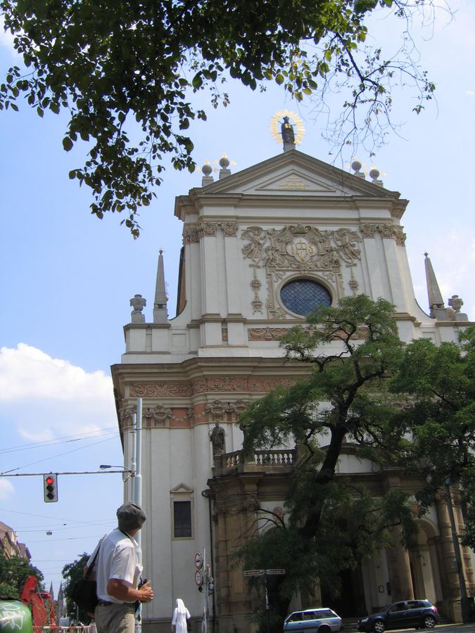 Po mszy w kościele Św. Ignacego przy klasztorze Jezuitów