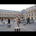 Nowoczesne wyposażenie dziedzinca Palais Royal