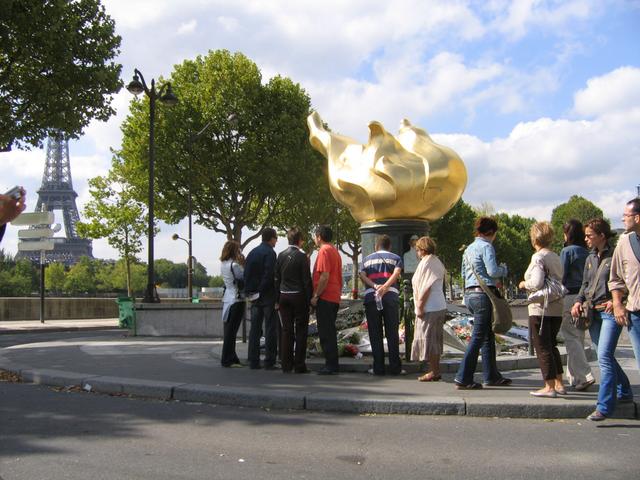 Pl. de lAlma i pamiatka smierci Księżnej Diany