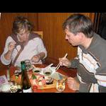 i nauka jedzenia pałeczkami