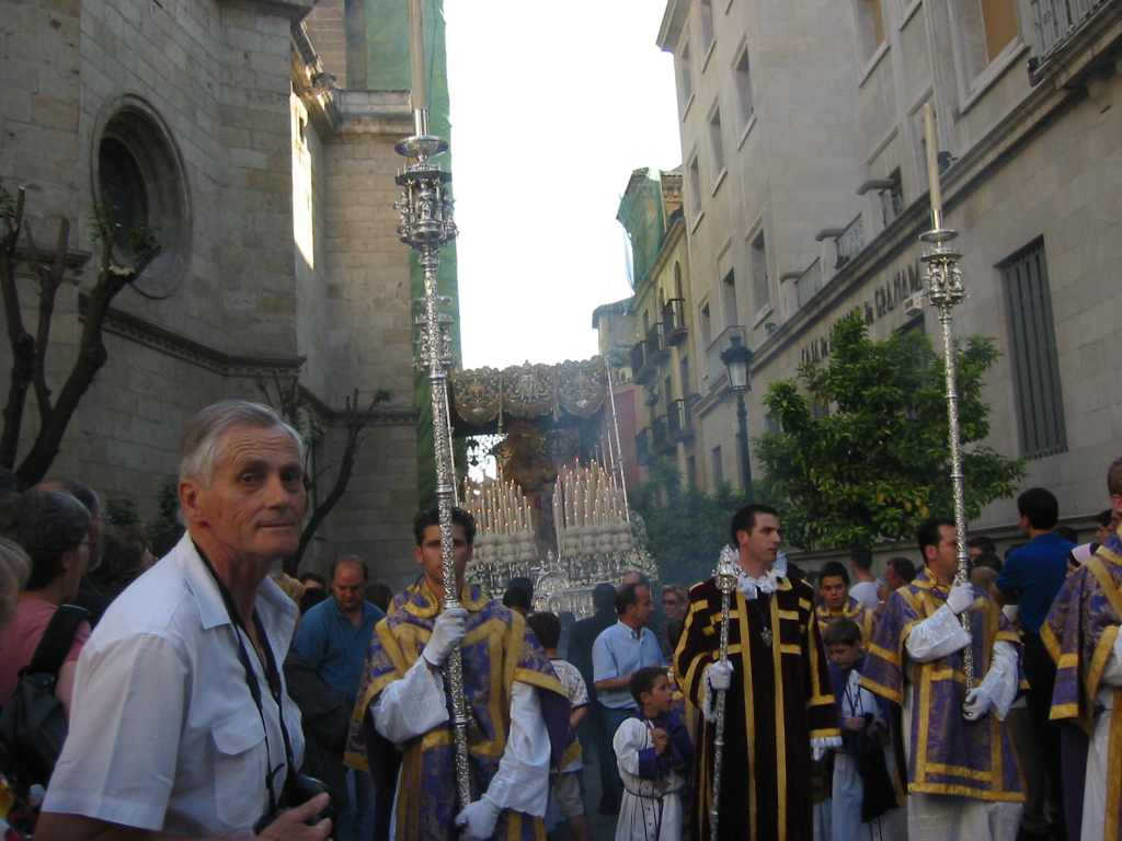 Granada - procesja po wyjściu z katedry