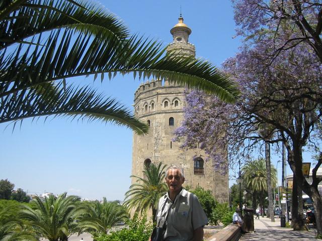 i sama Złota Wieża kiedyś pokryta złoconymi azulejos