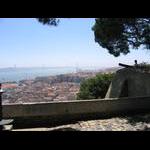 Lizbona - widok z zamku Św. Jerzego na most 25 kwietnia (zbudowany przez Salazara)