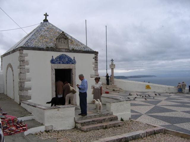 Nazare - "Kaplica Pamięci" Vasco da Gama nad urwiskiem