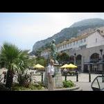 Gibraltar - rynek z pomnikiem obrońcy