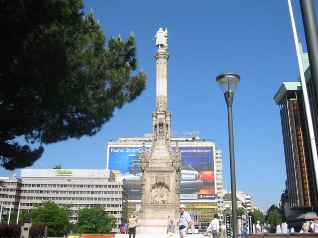 Pomnik Kolumba na Plaza de Colon to początek zwiedzania Madrytu