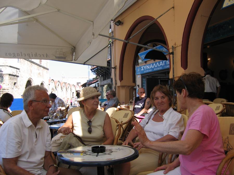 Rodos - piwo w restauracji przy fontannie