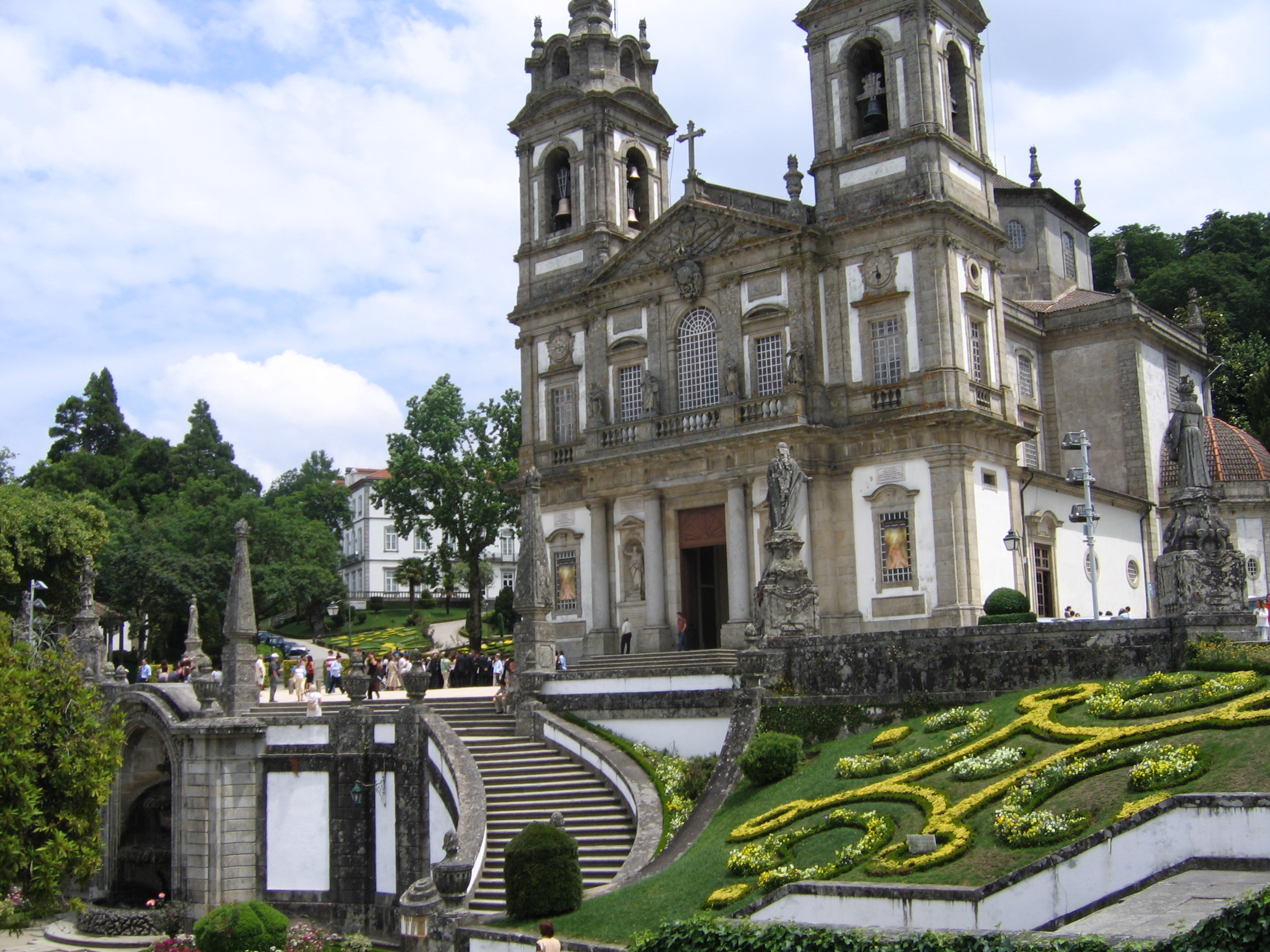 Przed kościołem Bom Jesus do Monte