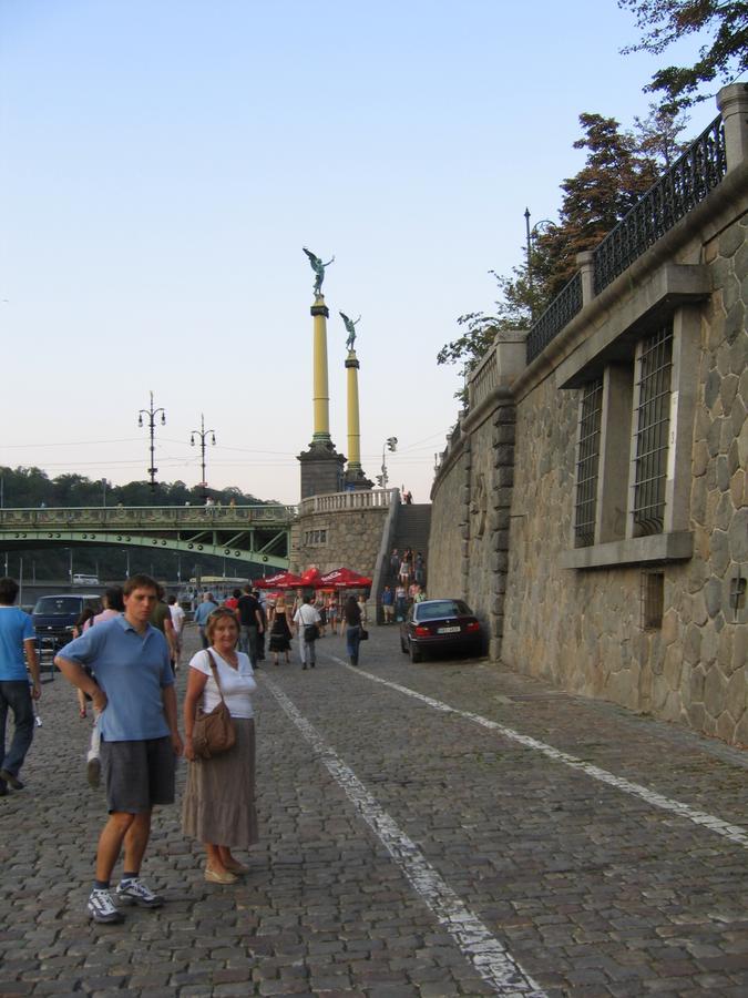 Nabrzeże przy moście Cechów (przed wycieczką statkiem)